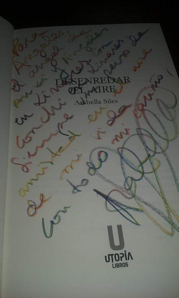 auxidelolmo's tweet photo. Gracias @ArabellaSiles ha sido genial td lo compartido.Grandes poemas en "Desenredando el aire",grande tu dedicatoria http://t.co/hgZ8NJQlj4