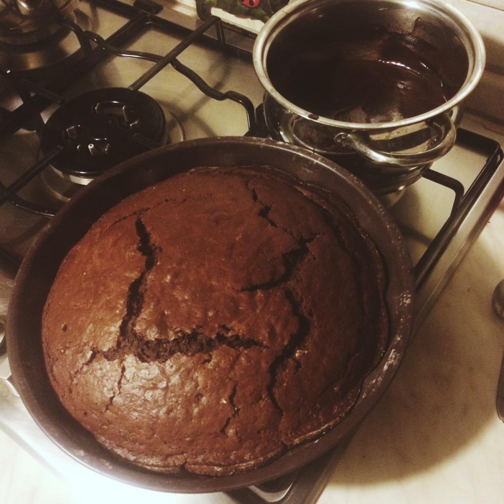 cookamikitchen's tweet photo. Torta e crema al #cioccolato sono pronte, manca la farcitura di marmellata ai mandarini!❤️ #cookami #smm15 #Expo2015 http://t.co/aLDUbZDWYm