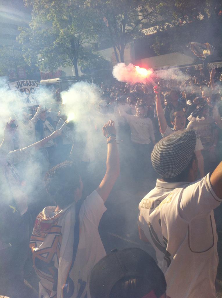 Marcos9610's tweet photo. 'Vosotros moriréis en el campo, nosotros en la grada' #RealMadrid http://t.co/bmdQtVvE1e