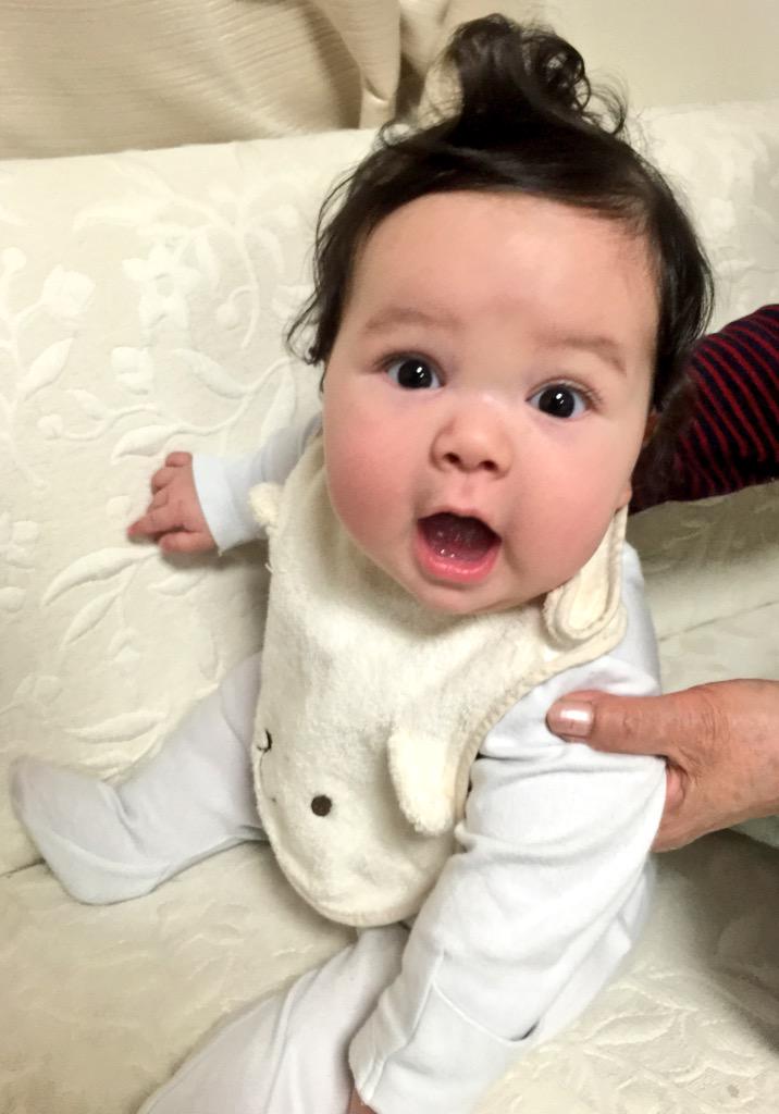 𝖸𝗈 𝖮𝗄𝖺𝖽𝖺 昨晩 お風呂あがりの娘の髪型がモヒカン みたいになっていて 母と大喜びしてああでもないこうでもない言い合い30分ぐらい撮影大会 平和で楽しい 赤ちゃんと家族のいる日常 日本一時帰国日記 ロンドン育児日記 Http T Co Agsp2pvoky