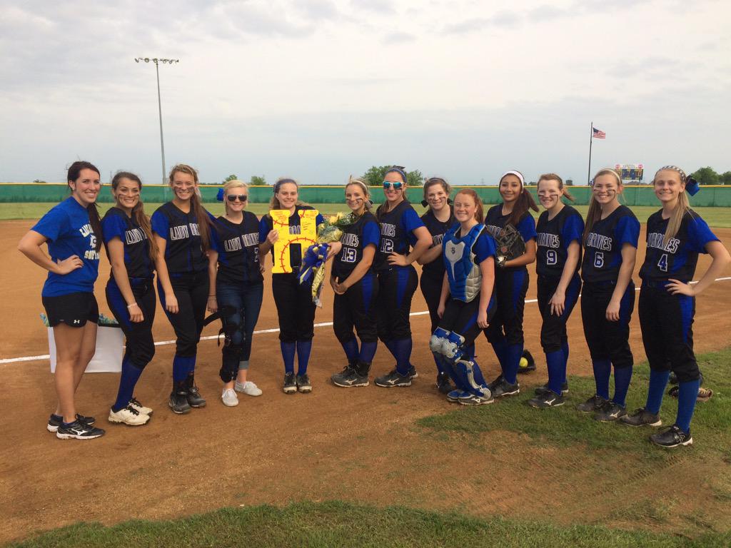 BravesSoftball's tweet photo. Senior Night! Hailey! Hailey Sides! Hailey hailey hailey hailey sides! Woo woo! #BeatBonham http://t.co/m2y63GN7eP