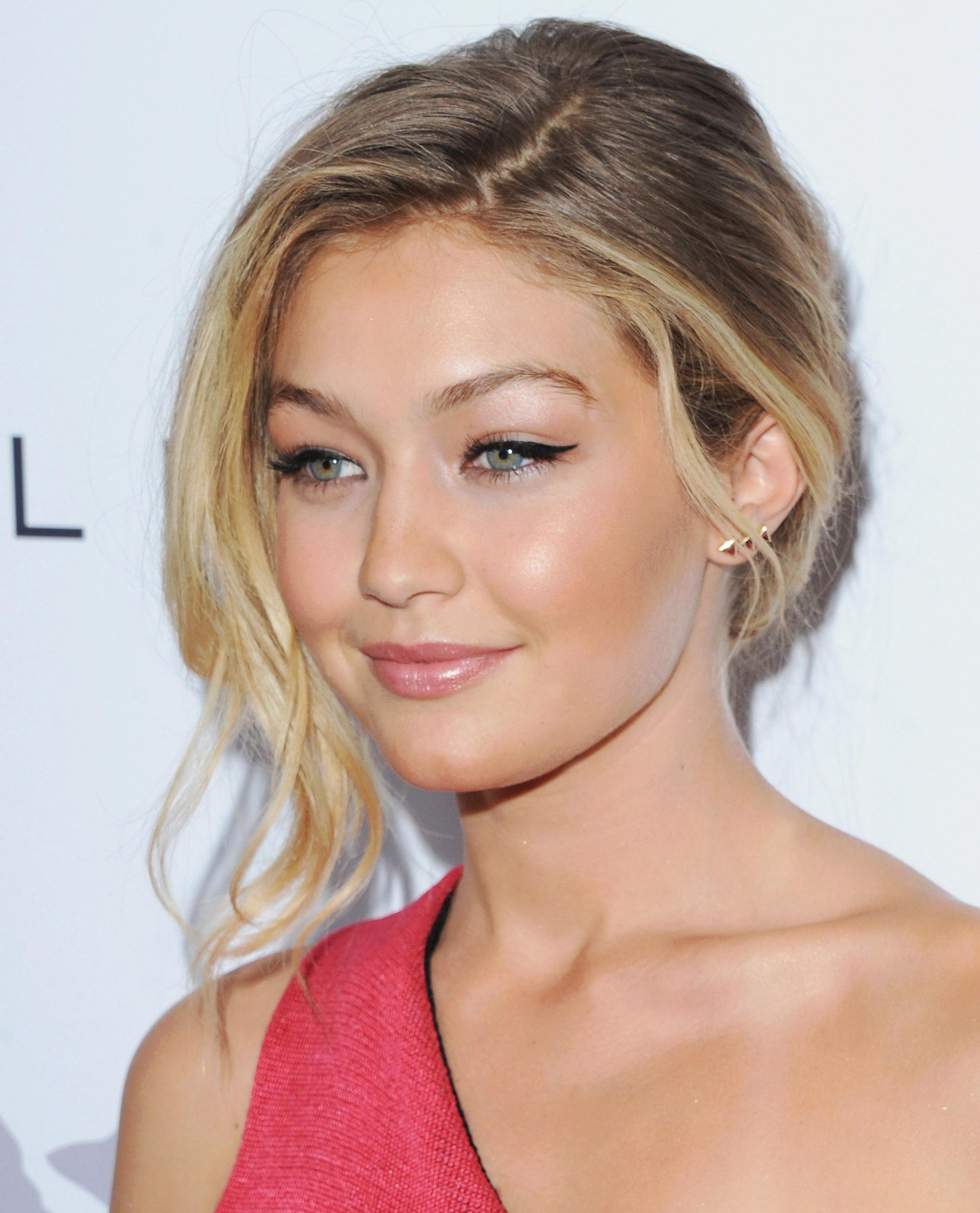 Gigi Hadid turns 19 today! Happy Birthday! 