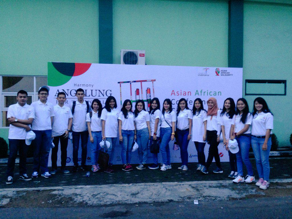 Wonderful Indonesia at Harmony 20000 Angklung for The World #KAA2015 <a href="/himasdp/">HIMA SDP STP BANDUNG</a> <a href="/himamtb/">HIMA MTB STPBandung</a> <a href="/HimaMTH/">HIMA MTH</a> <a href="/himadika/">himadika</a> <a href="/himaKEP/">Hima KEPARIWISATAAN</a>