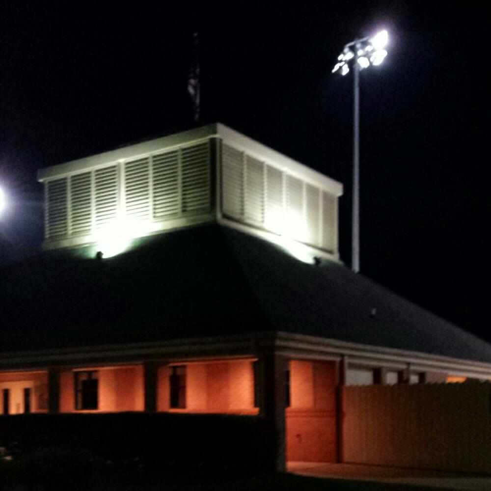 gabe_hackney's tweet photo. cashing in on the cros #KnightsPlayGolf @getStealz http://t.co/N3UOnA5IfG