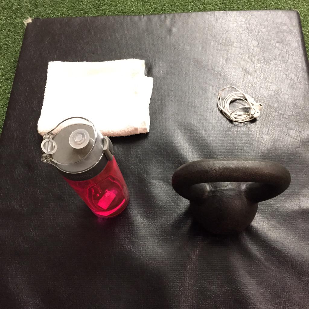 AlisonTonesUp's tweet photo. Late night gym session to get my #carribeankettlebell workout and zumba in. #TIUteam #BIKINISERIES @ToneItUp http://t.co/jlBMOaHhB6