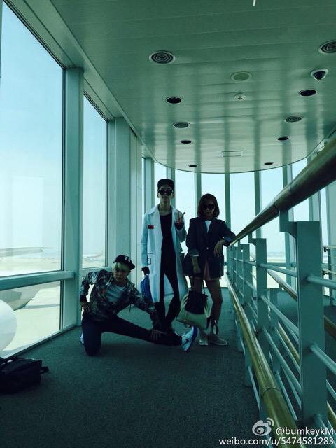 msiashawol's tweet photo. [#WeiBom] 150423 bumkeykM's Weibo Update: we goin to brazillll #luna##amber# http://t.co/b7Biejraxw