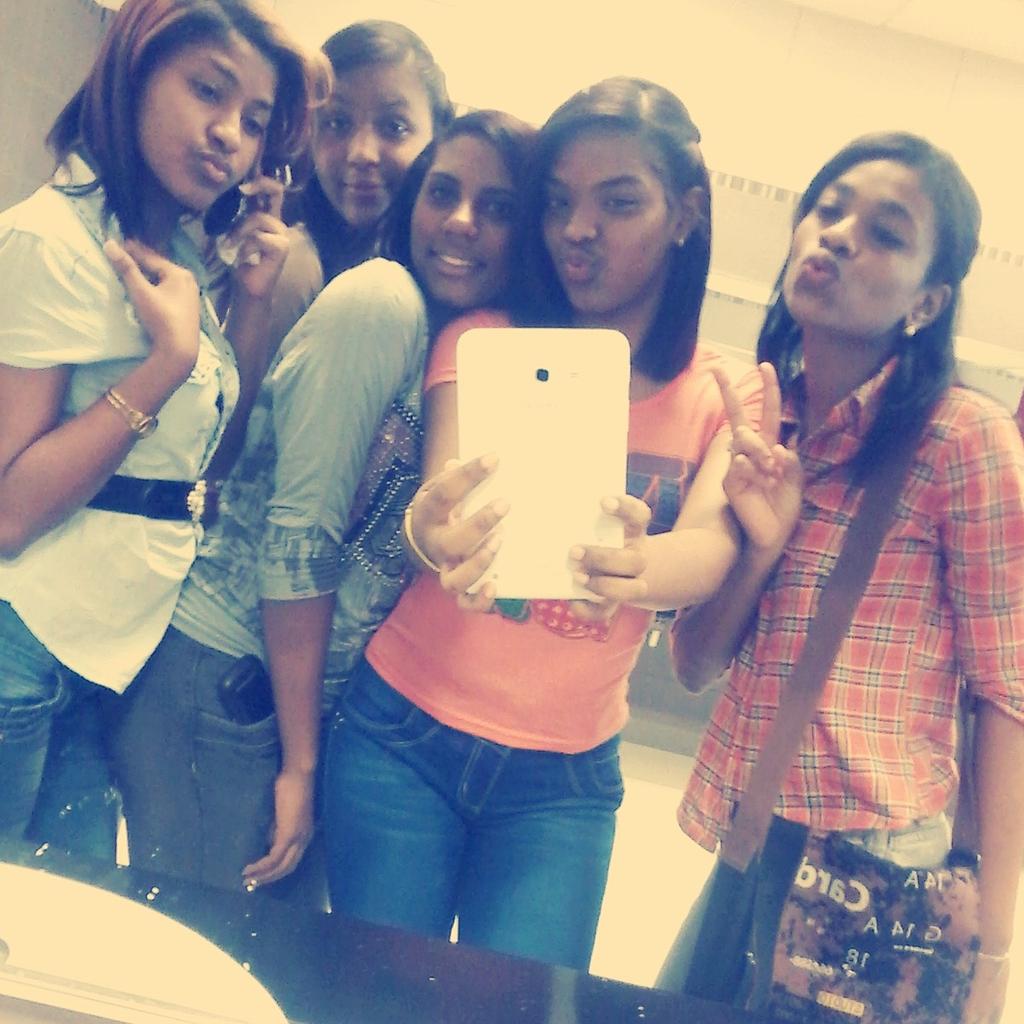 Diime_Yisel's tweet photo. W. las Chicas At; Galería 360 http://t.co/BpWtJgXHjD