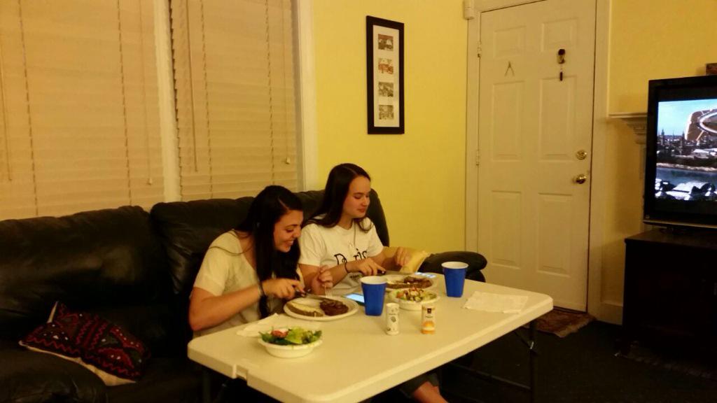 TheReal_STodd's tweet photo. Cooking for my favorite children #steakandshake #sorryannie http://t.co/ekaAzF5p4m