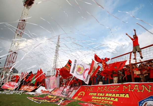 Fans #PSM Makassar Bikin 'Anthem' bit.ly/1OfENO9 | Mobile: bit.ly/1PkNqnG