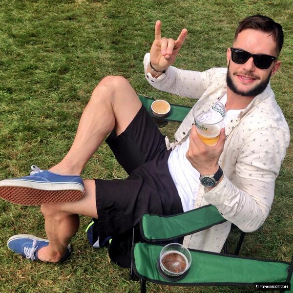 Pretty_RickyV's tweet photo. Kicking it on Earth Day... #ItsNotGameTime http://t.co/g0fsfdoiSq