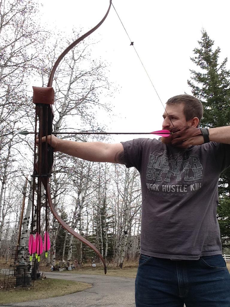 Jmacfitness's tweet photo. Slung a few arrows down range today http://t.co/Zp2jY2vx2o