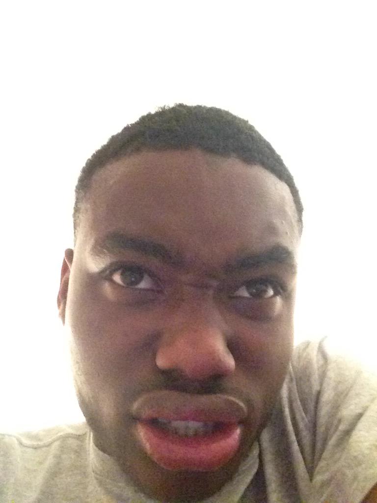 subtweetshawn0's tweet photo. Your face when you fighting tryna get that big 💩 out..and its beating you http://t.co/pM588siAOJ