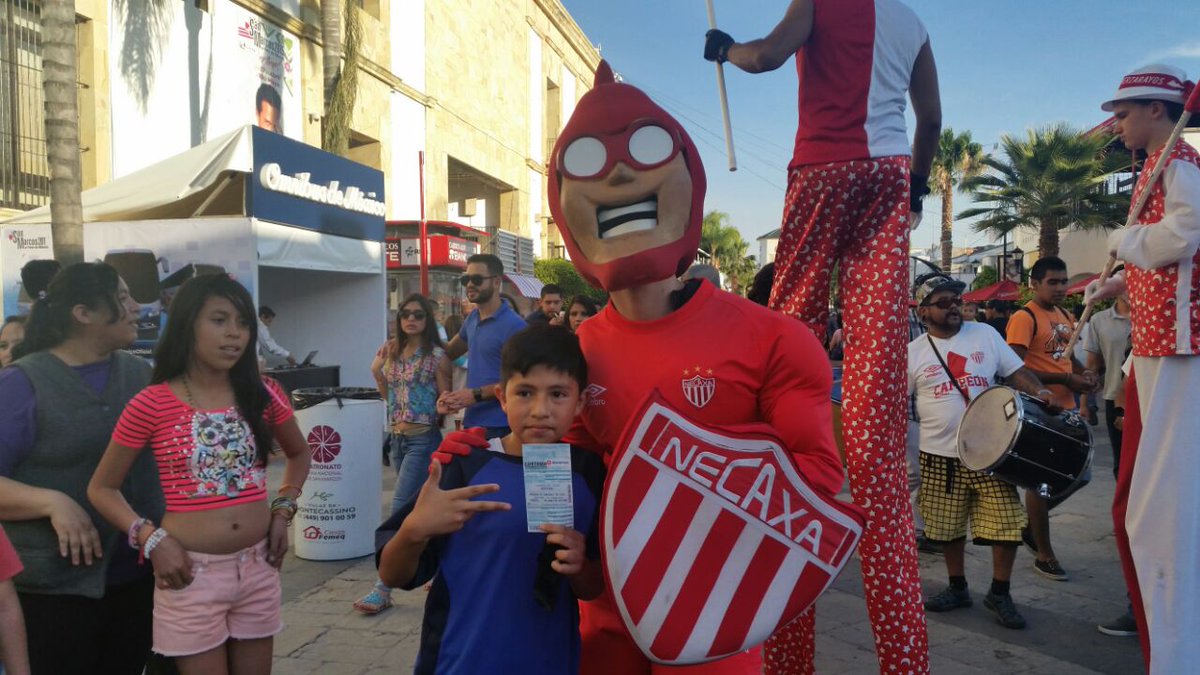 ClubNecaxa's tweet photo. ¿Quieres boletos para el juego de mañana? Ven a retar a #ElToques en un duelo de baile y gánatelos. #JuntosVolvemos http://t.co/hqu4M16kOT