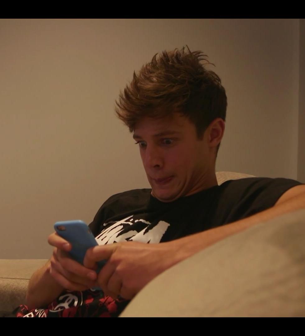 DeckardKelsy's tweet image. When everyone is ignoring your phone calls 😂📱☎📞 #AnswerPlease @camerondallas #BestVideos
