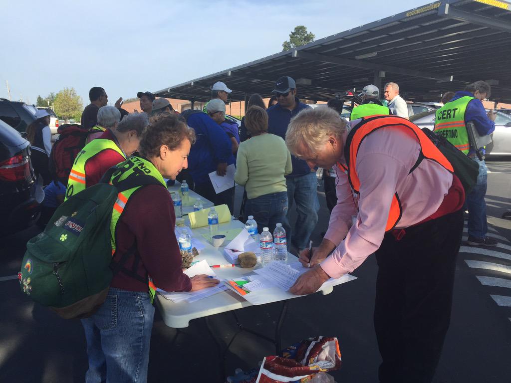 RHandaNBC's tweet photo. People still coming to #MontaVistaHigh volunteering to search for missing #Cupertino teen #ConnorSullivan http://t.co/kNW9gXIqyY