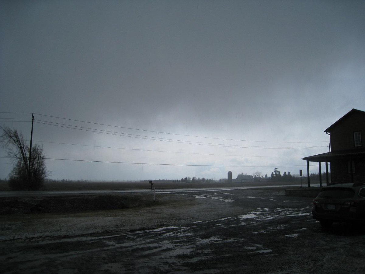 SOH_2015's tweet photo. Into a big thunderstorm in Ontario but I was lucky to had a shelter! http://t.co/Oh6Y7S5Hzi