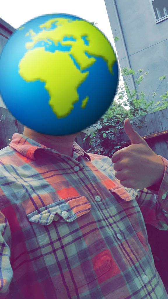 themarkrojas's tweet photo. Yeah Earth's cool n stuff #asseenonsnapchat #earthday2015 http://t.co/DlziDdW2ld