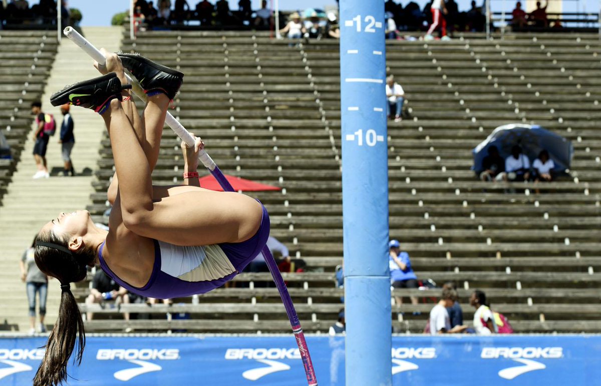TaFphoto's tweet photo. Kristina Owsinski @kayowsinski @UWTrack 4.20M PV INV #GoDawgs #MtSac15 18 Apr 2015 http://t.co/GFrvIPAfwG