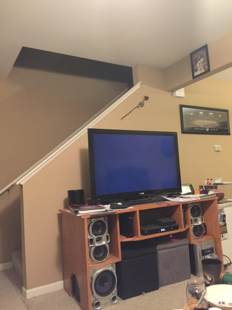 tbj33's tweet photo. @MediacomSupport Man this is a great view of the game tonight. #Terrible #MediaComFail http://t.co/oAiqpGgd1h