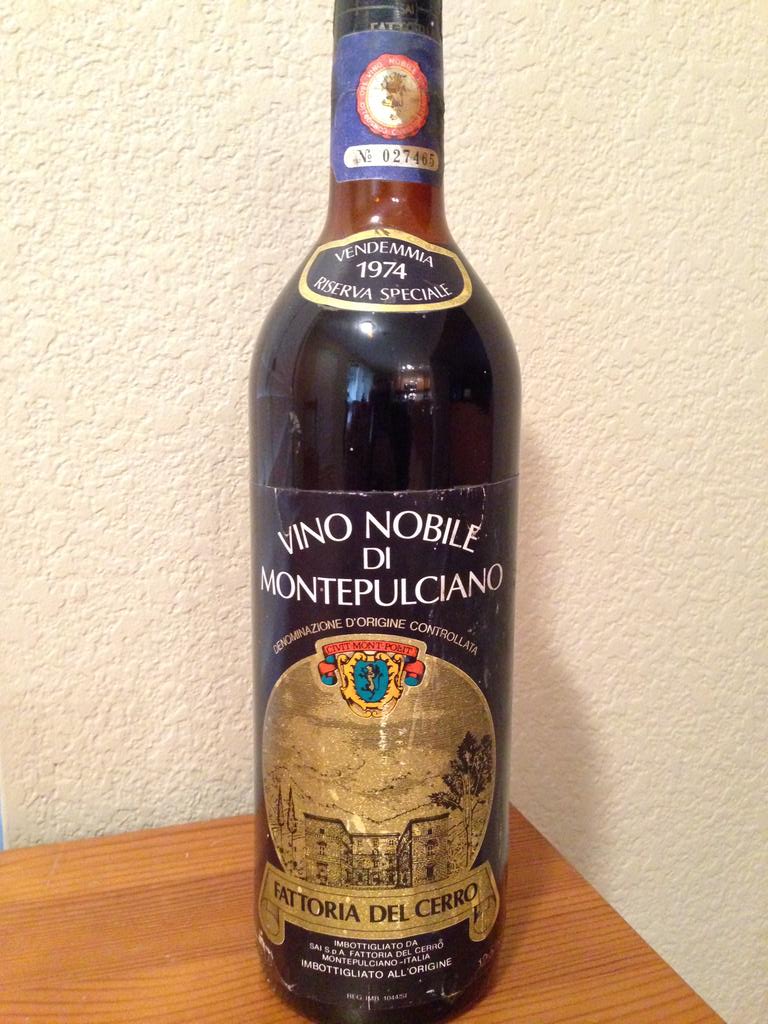 RebeccaAMills's tweet photo. Gift from a friend! Fattoria Del Cerro 1974. @ViasWine #oldworldbrilliance #wine http://t.co/jmm5nw2QXs