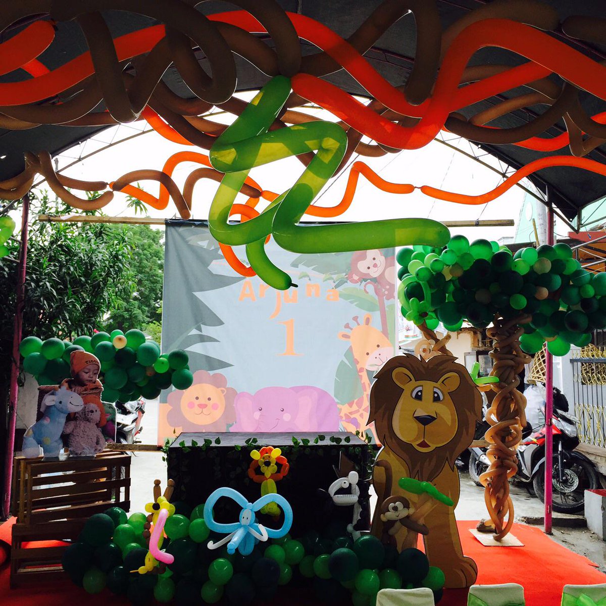 ProfParty's tweet photo. profparty decor for @Vhyabellrock http://t.co/C3HnvBYjvT