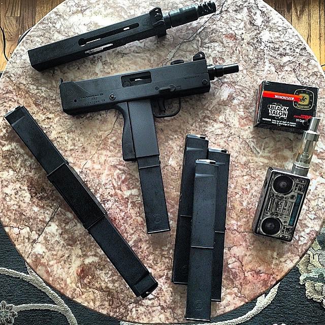 SpartanArmsLV's tweet image. #Repost @irie1904 ・・・ #Cobray #PM11 #MAC11 #9mm #blackTalons #guns #gun #MolonLabe #2A #gunporn #sickguns #sigelei1…