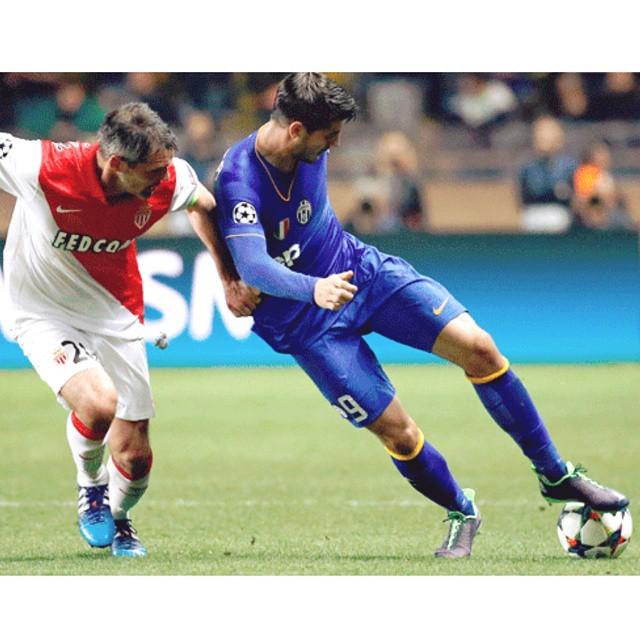 FcJekko's tweet photo. Alvaro Morata ⚽ #JuveMonaco .
#Morata #juventusfc #monaco #forzajuve #crack #footballplayer#finoallafine #juventin… http://t.co/s91yuFRVG8