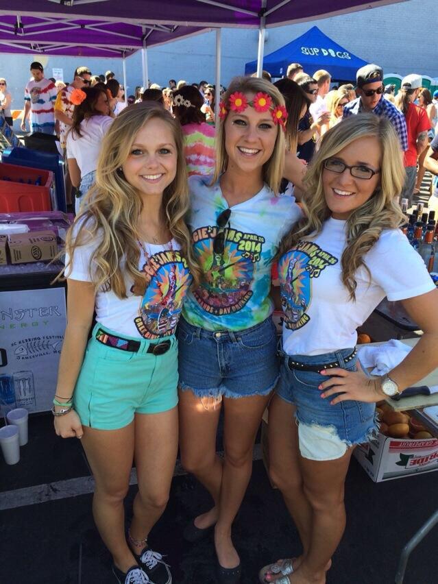 SupDogsECU's tweet image. Early TBT. Doggie Jams 2014! #SupPups 🎸🎉🍻😎