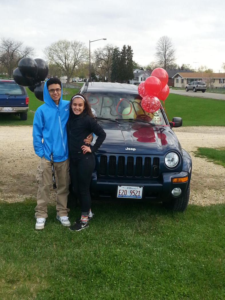Chely974's tweet photo. This had to be the cutest thing ever. You guys snapped 👌 #double #promposal #2015 @EAProm http://t.co/EMzQdeq22b
