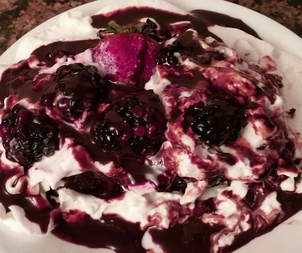 gourmetgirl305's tweet photo. Berry Good Dessert #chocalatecake Layers whipcream, muddled blkberries &amp; choco sauce w strawberry. #foodies #foodporn http://t.co/bXasVmqm2X