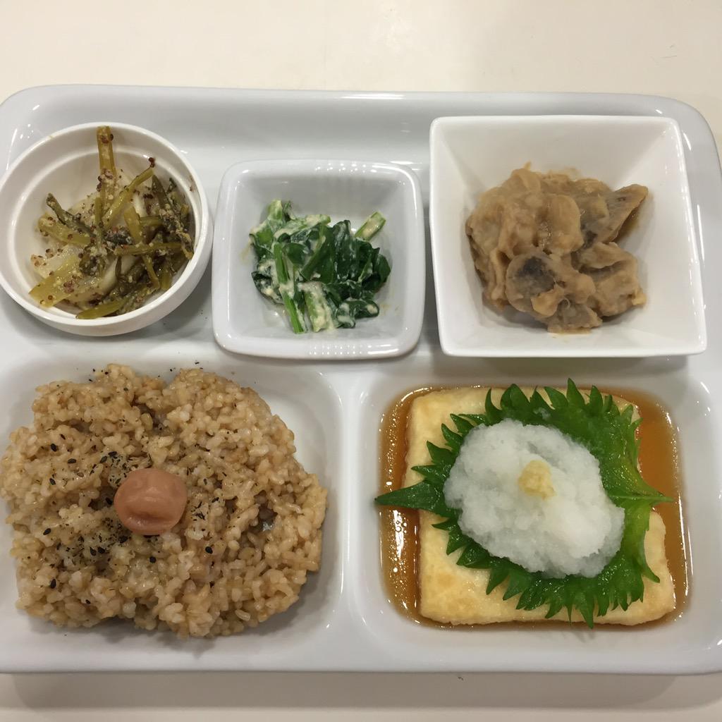 cafe_pumpukin's tweet photo. ☺︎ぱんぷきん4/23のマクロビ弁当☺︎

♪ 揚げ出し豆腐・おろし大葉のせ

♪ たけのこ芋の煮もの

♪ かぶのマスタード炒め

♪ 千宝菜の白和え・ピーナッツ風味 http://t.co/89Gp9vTkgW