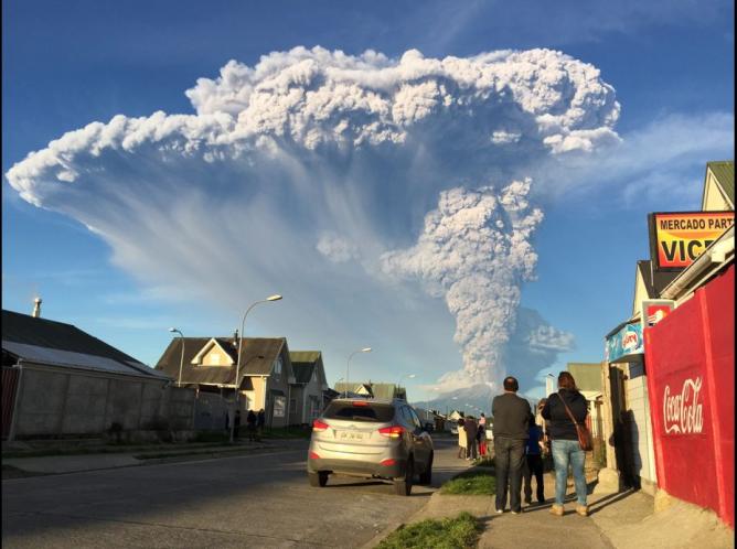 Erupcion volcan Calbuco !!!! CDPoeiLWEAEC8xf