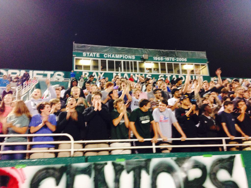 Jerome_Huff6125's tweet photo. Boys soccer team and fans - I'm blown away! Hornets win 1-0 over #1Chattahoochee! Turn up Roswell!! http://t.co/VtIiR899ei