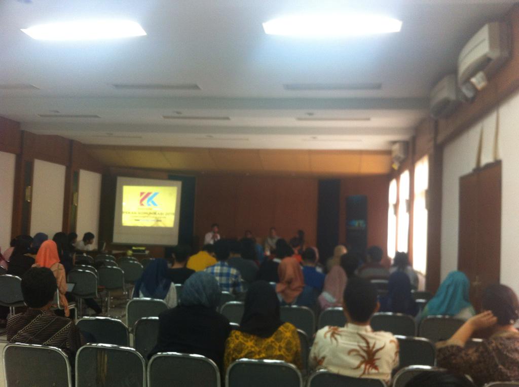 Seminar sesi 1 : The Power Of Citizen Journalism #journalight <a href="/pekankomunikasi/">Pekan Komunikasi UI</a>