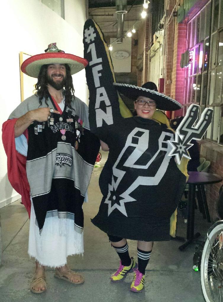 Johnnyblazeone1's tweet image. @210henrietta an #SpursJesus saying#Spurs are number 1!! #GoSpursGo#SPURSNATION