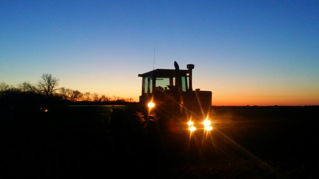 tobandyck's tweet photo. It feels great to be back on the field. #plant15 #seedingwheat http://t.co/9CXzVMWSRm