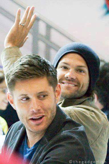 renesho's tweet photo. #10YearsofSupernatural #10YearsofSamnDean #10YearsofBrotherlyLove 💖 http://t.co/5aL5PwRxnn