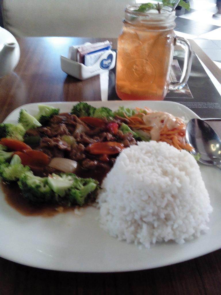 Makan siang dl yaa @cchantikazahra <a href="/SalwaAzis/">Pipit  #Centini</a> <a href="/luqyanaluqy/">luqluq.asyari</a> <a href="/DhelonAlbers/">Dhelon F Albers</a> <a href="/TalentHunting_/">Talent Hunting™</a> <a href="/SobadTasya_LMI/">SobadTasyaCarlla~</a>