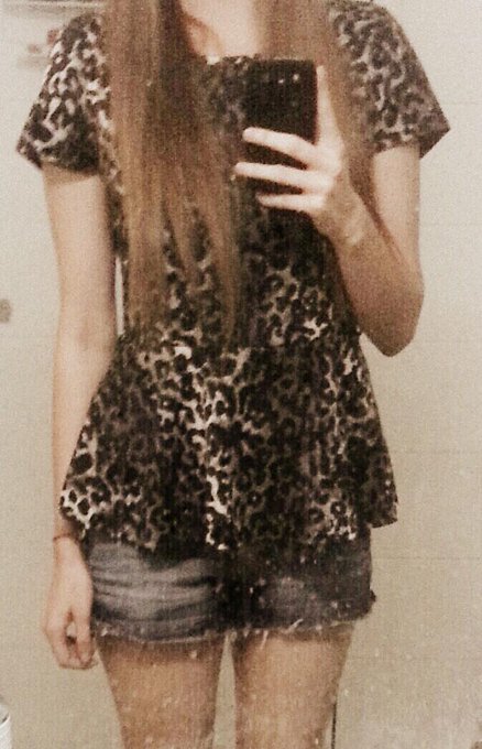 I Need to Clean this Mirror #procrastinatorprobz http://t.co/eIMhKDXSpn<a href="/tag/procrastinatorprobz"class="tags">#procrastinatorprobz</a>