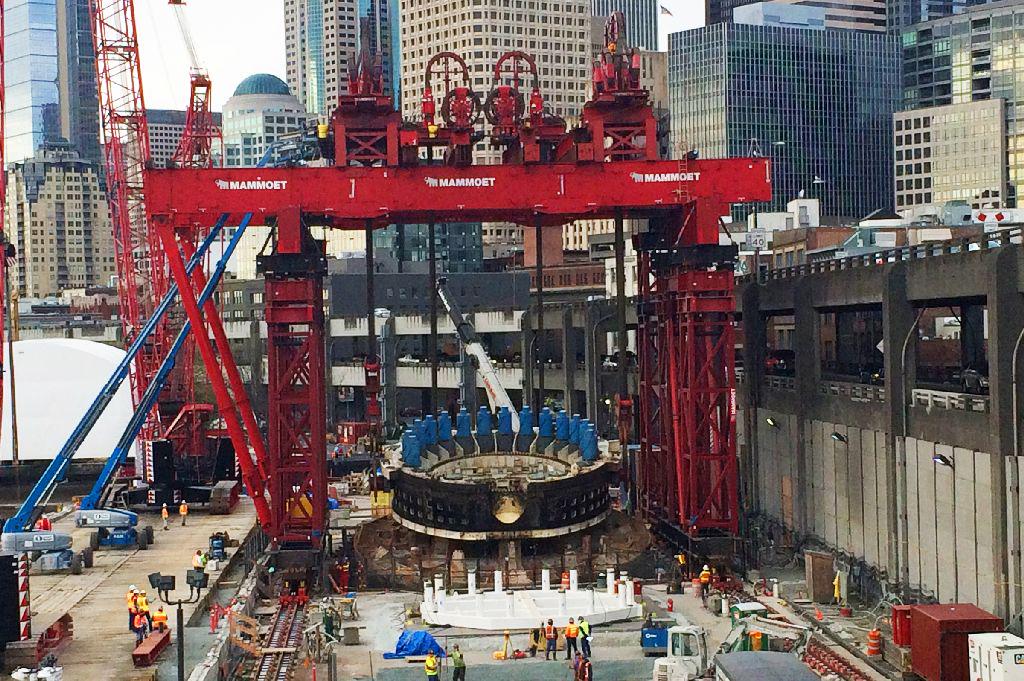 mammoetglobal's tweet photo. #Mammoet brings up tunnel boring machine Bertha http://t.co/FZwRmHZtZR http://t.co/wJjXIDiXLh