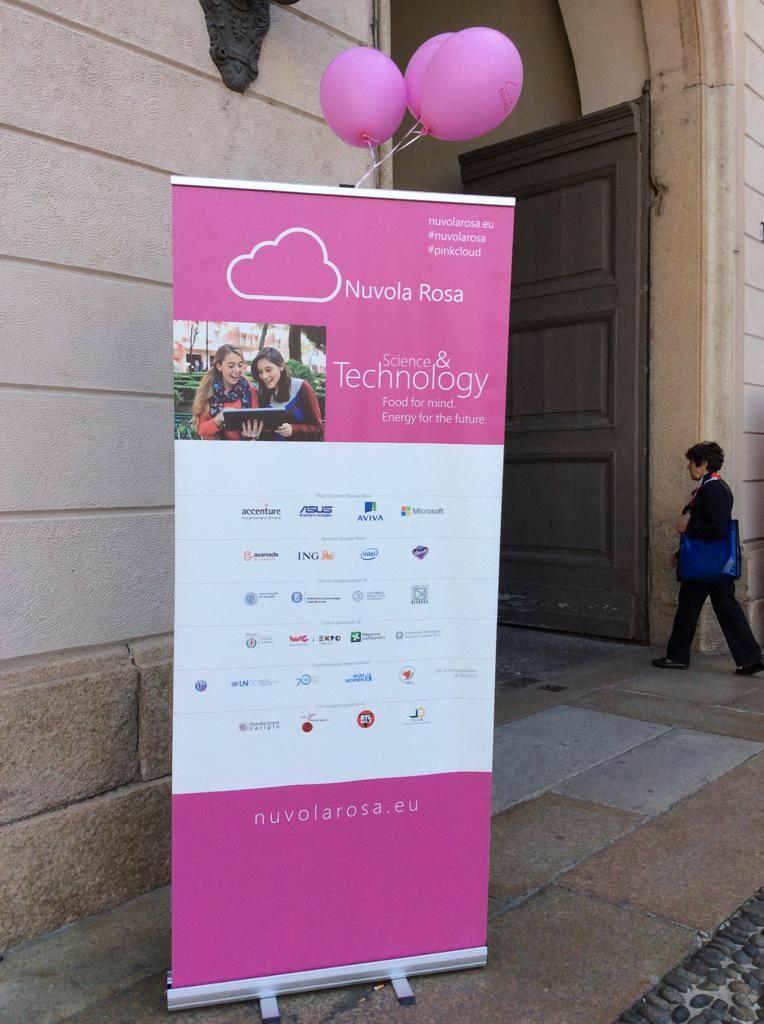 microsoftitalia's tweet photo. #nuvolarosa, let's start! A Palazzo Reale per la conferenza stampa @robi_cocco http://t.co/IWR0NcN0VH