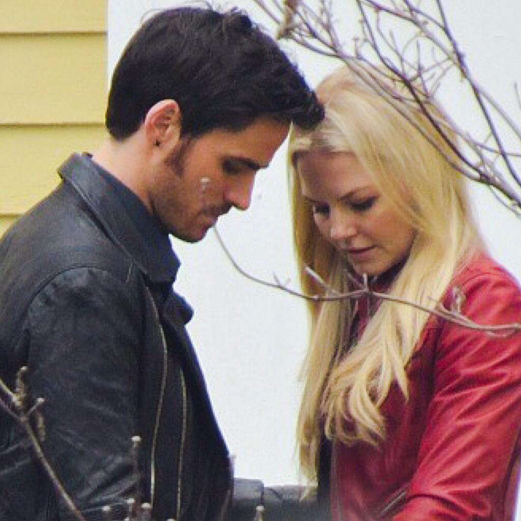 HessaInLovee's tweet photo. So much to look forward to in the upcoming episode 😊

#CaptainSwan #OutlawQueen #SaviorQueen #OnceUponATime @OnceABC http://t.co/P02CjGpPmj
