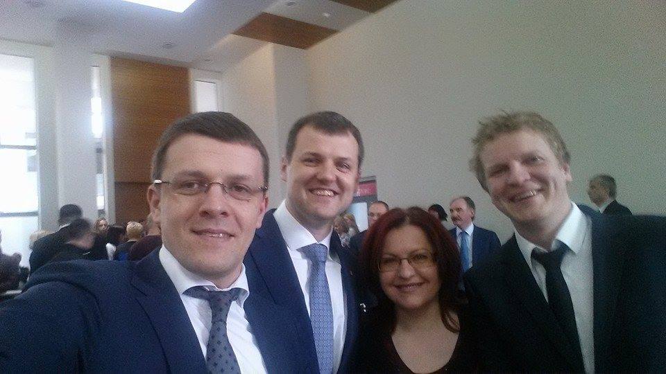 lsdp_vilnius's tweet photo. Prisiekė nauji Vilniaus miesto Tarybos LSDP nariai! M. Skarupskas, G. Paluckas, A. Kontrimienė, J. Olekas. http://t.co/7dHa7518GJ