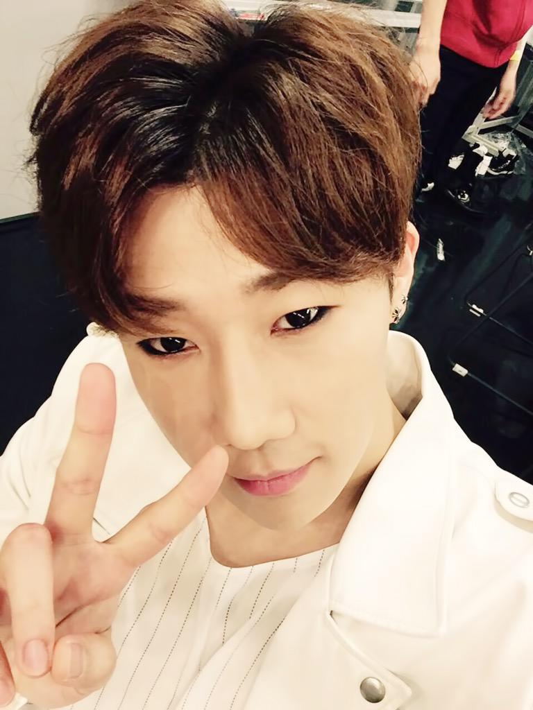 Official_IFNT's tweet photo. [#INFINITE] #엠카운트다운 in JAPAN #성규 #4월28일 #곧생일 #애교쟁이리더 http://t.co/eWkJj2xI1M