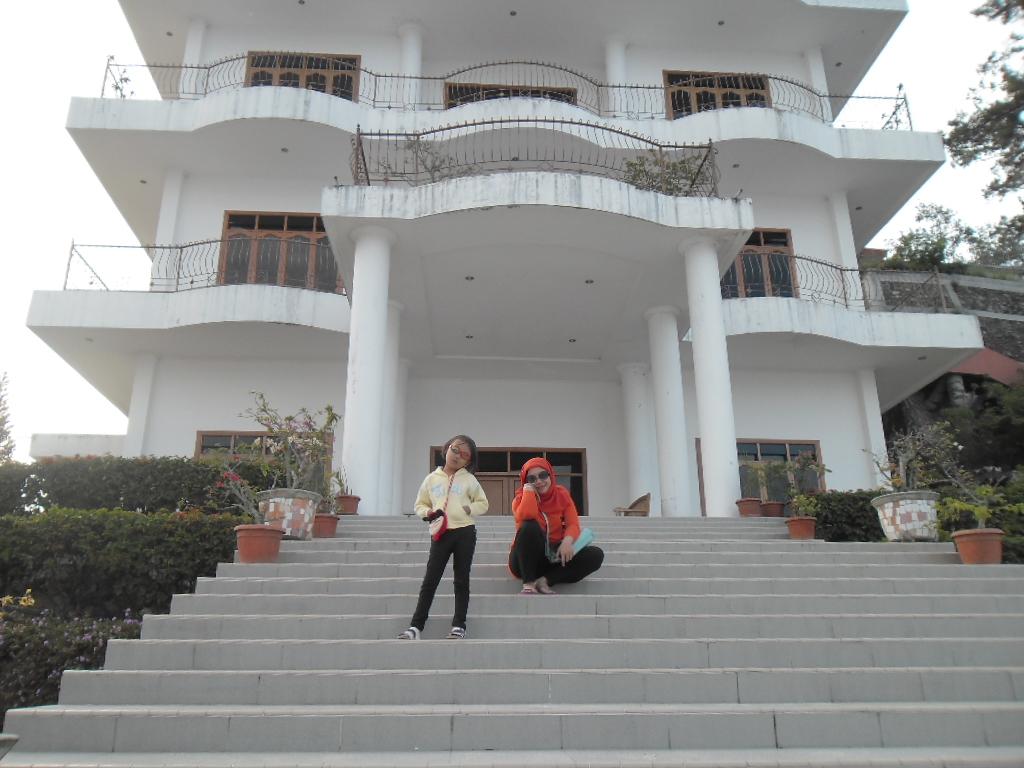 chalalifa's tweet photo. ehem... http://t.co/T3wj3MPW8R