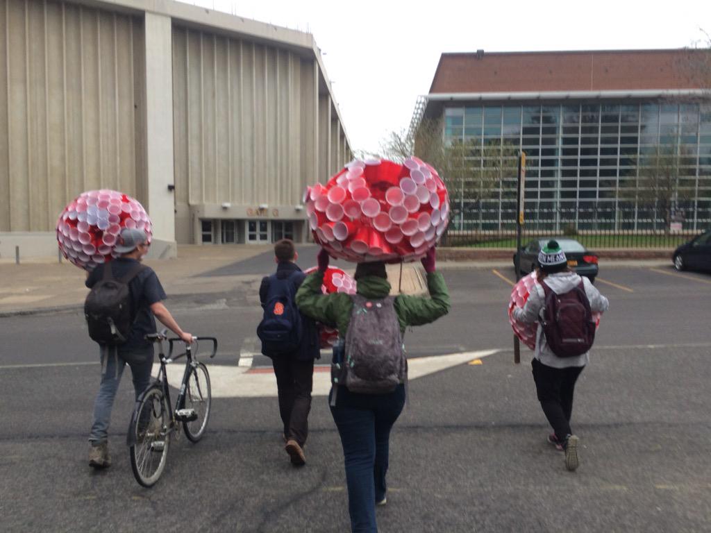 k__chz's tweet photo. @redcupproject final march of the day http://t.co/KIlIBhlMfS