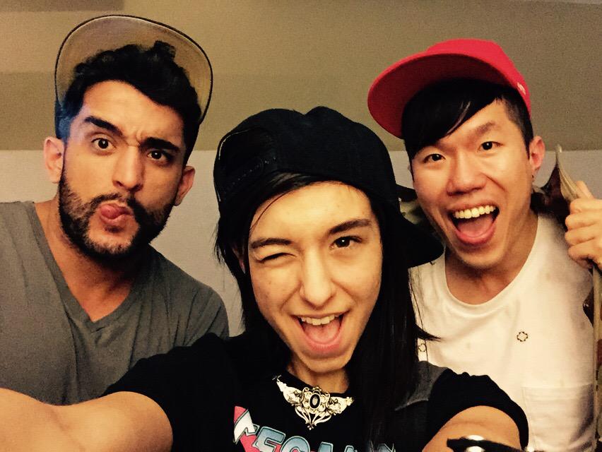 TheRealGrimmie's tweet photo. The songage today was ridiculous w these swegs @TheSwaggernautz @t2tattong @JovanyJavier 🙈👽👍 http://t.co/zTHvqmU7Hp