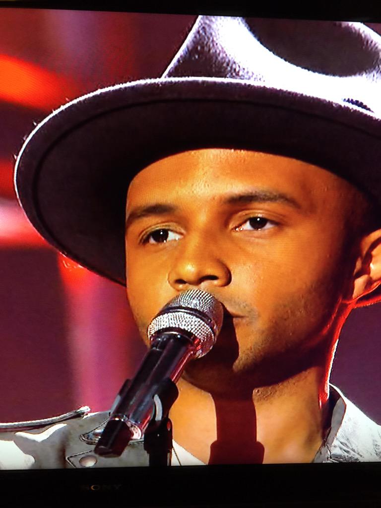 Fox11TalkNow's tweet photo. THAT KILLER END VOCAL!! @RayvonOwen goin' is own way tonight! #Idol #idolFOX11 #IdolFanSave http://t.co/9J2Y7gIFga