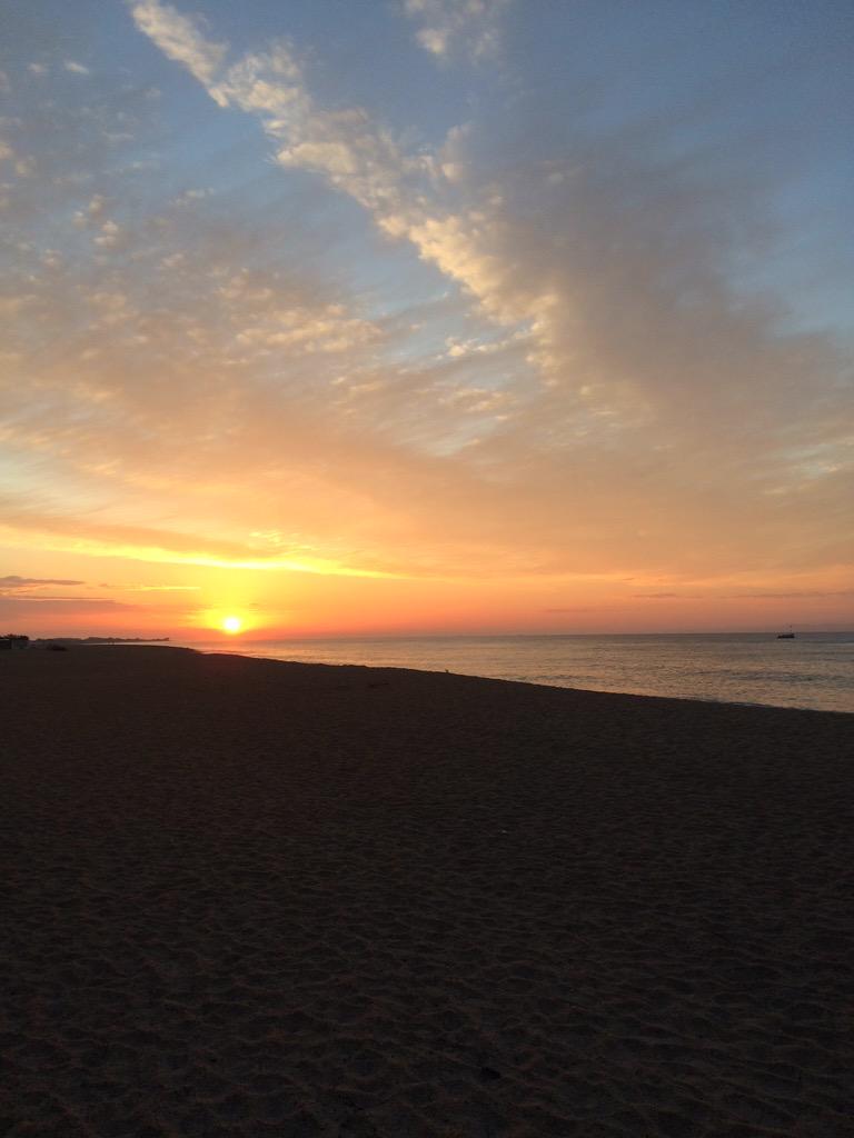 baz_turner's tweet photo. Sunrise in Spain http://t.co/mxuiCB6Rtt