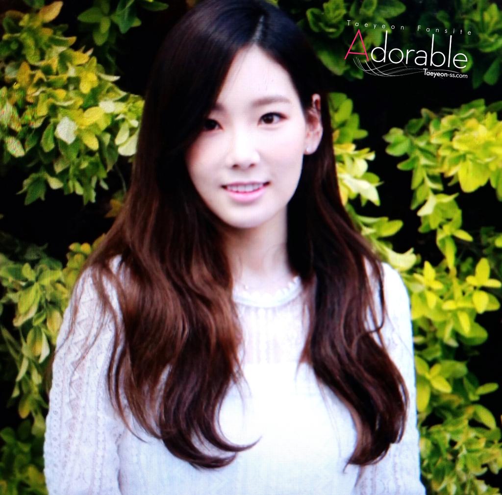 [PIC][23-04-2015]TaeYeon ghé thăm cửa hàng mỹ phẩm "NATURE REPUBLIC" ở Myeongdong vào trưa nay - Page 3 CDQHocQUsAA_FPW